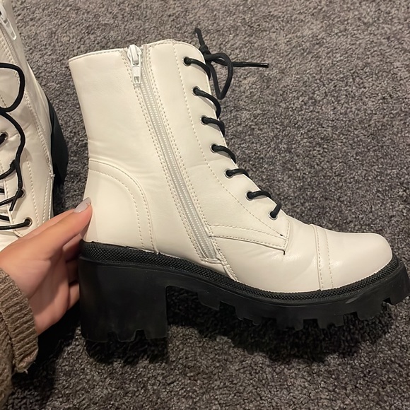 White Boots - Picture 4 of 4